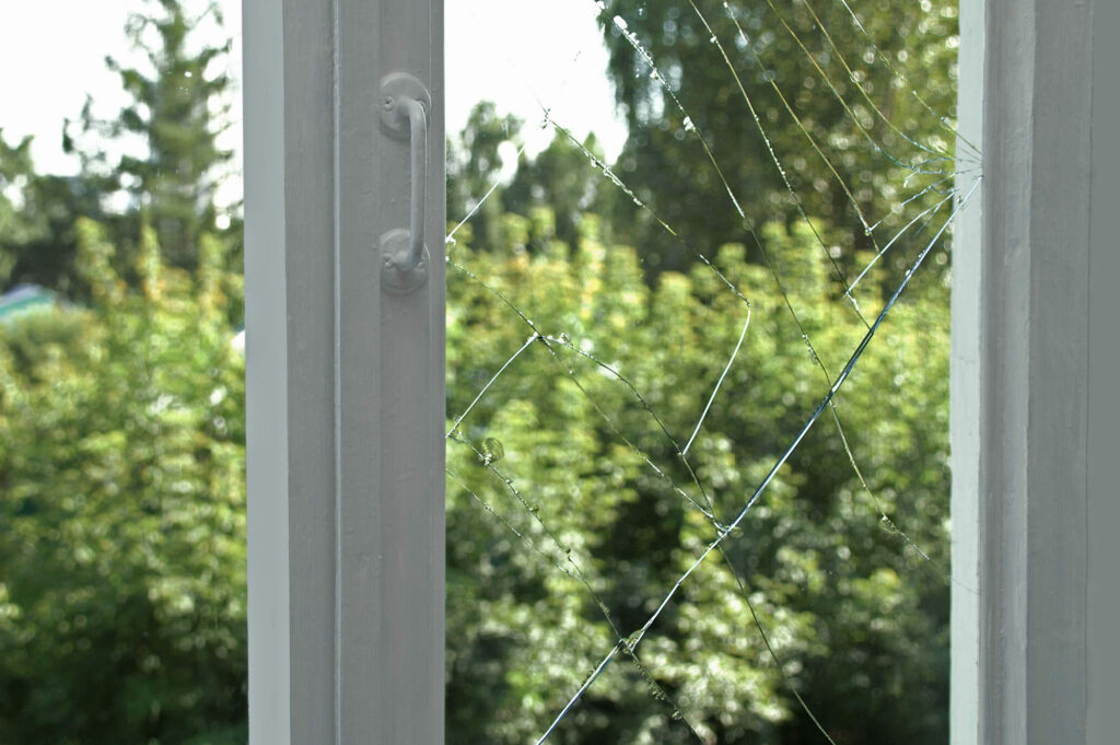 Gebroken glas laten herstellen door Dochy Glas