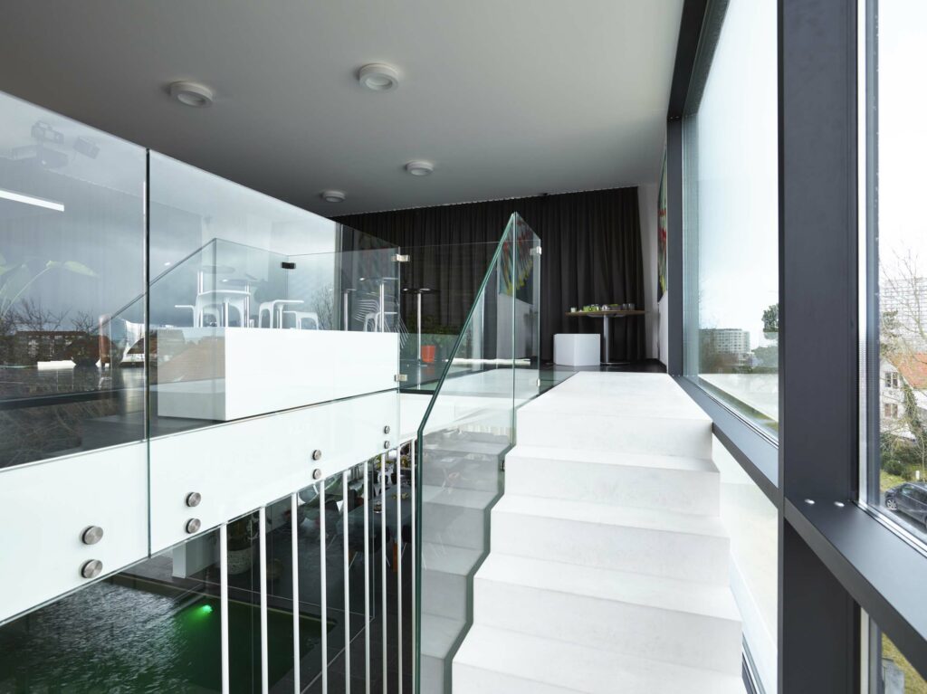 glazen balustrade trap